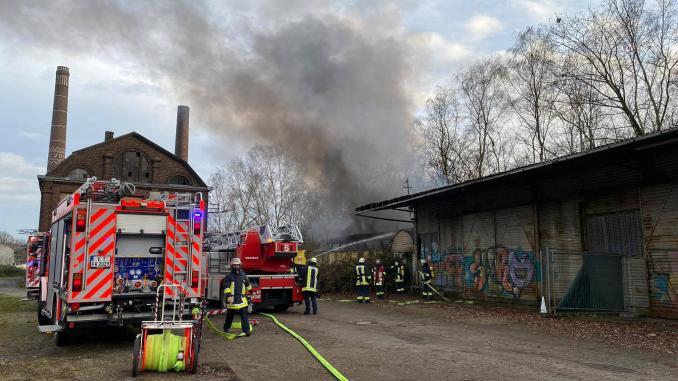 Brand an Lagerhalle in Essen-Horst
